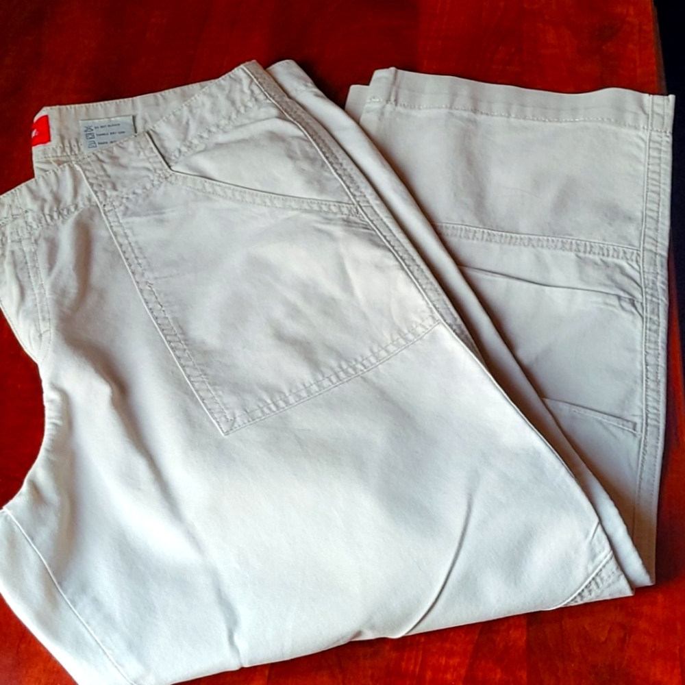 Capri pants